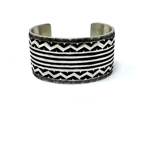 CB 82 ELVIRA BILL ETCHED CUFF