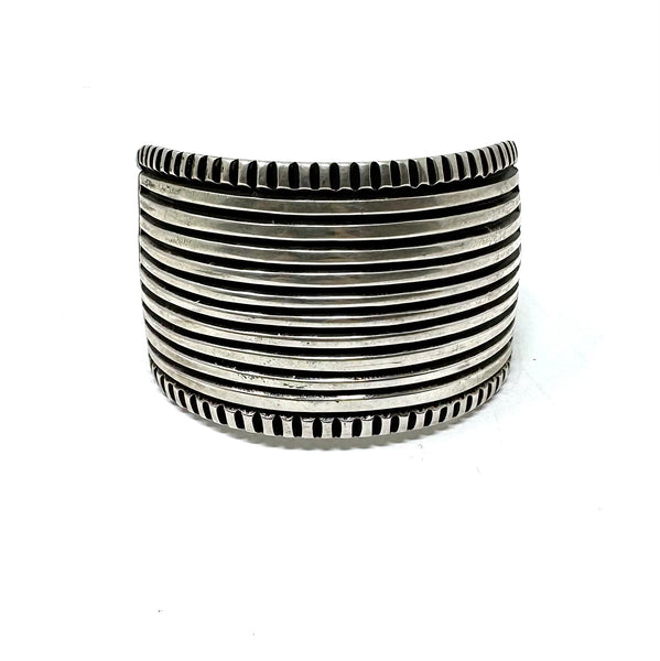 CB 129 ELVIRA BILL HEAVY NAVAJO WIDE CUFF