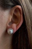 JD E62907 WHITE PEARL POST EARRINGS