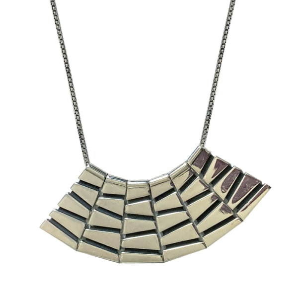 ZN A2910/17 SIX TRAPEZOID NECKLACE